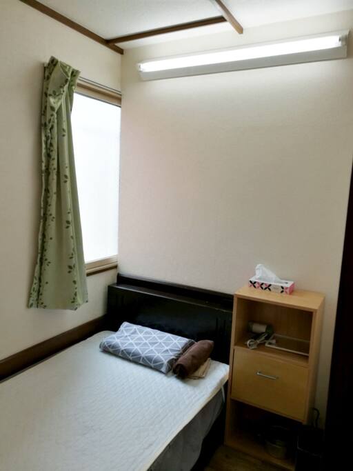蛍光灯照明が付いています。