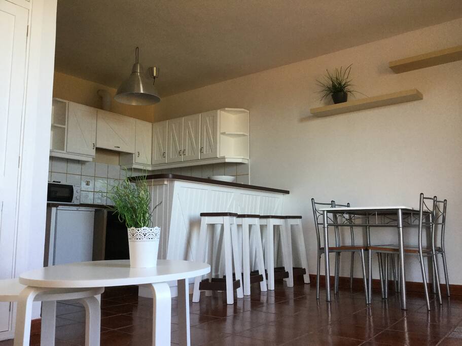 COCINA Y ZONA DE COMIDA