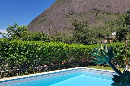 Casa com vista para montanha.