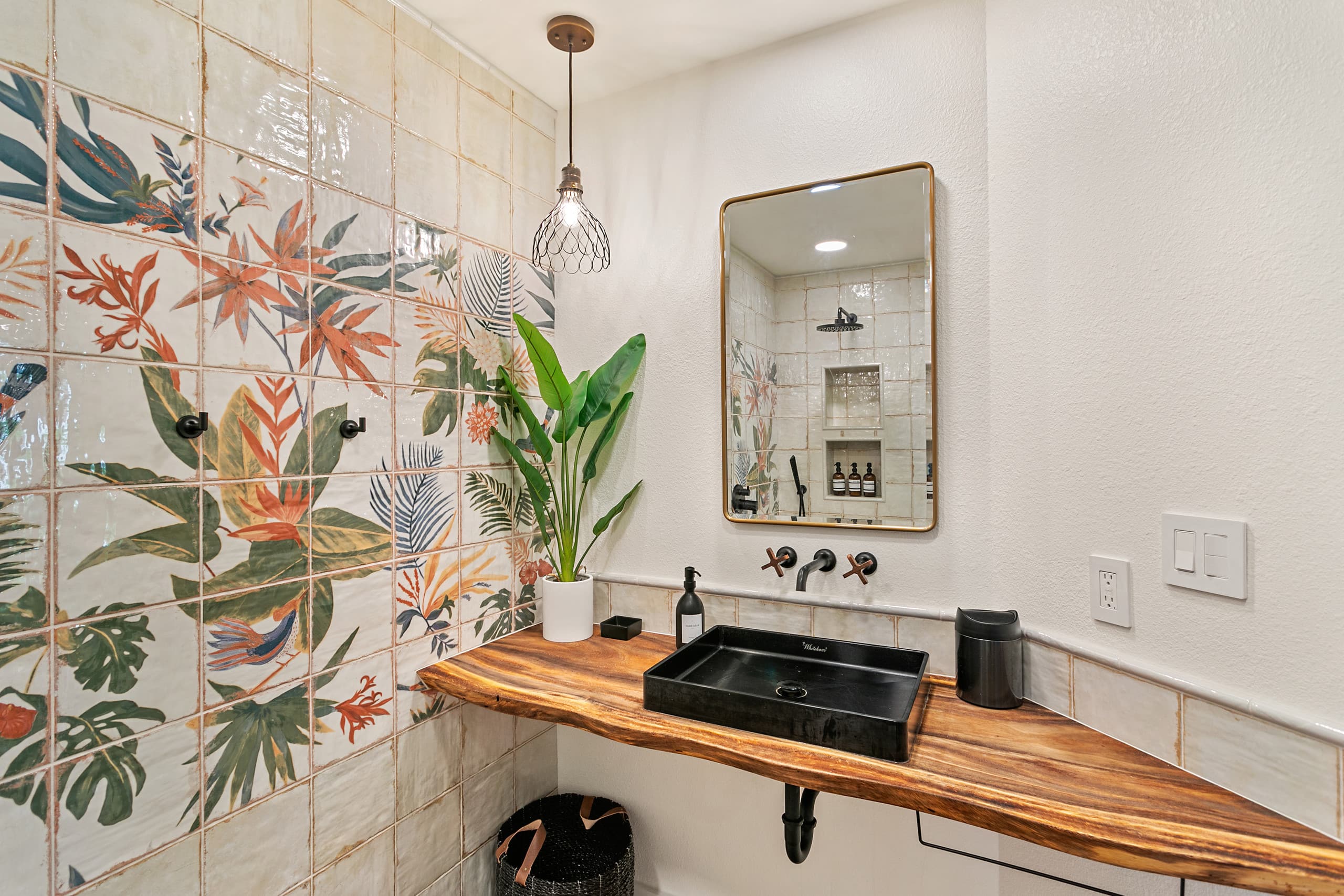 Condo in Kihei · ★4.93 · 1 bedroom · 2 beds · 2 baths - Image 15