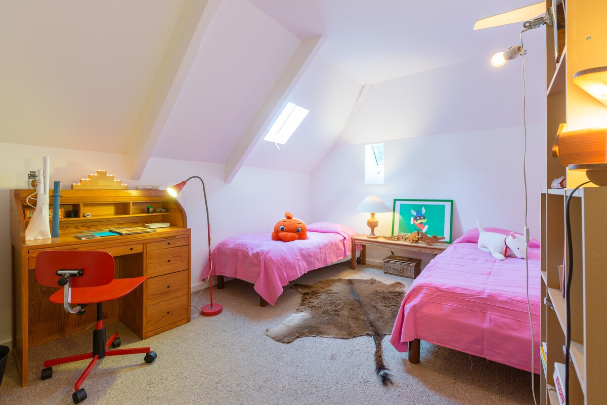 chumba cha watoto kwa ajili ya watoto wadogo na wazee