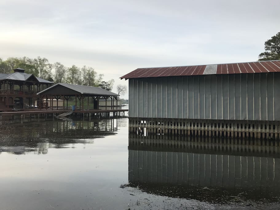 Boathouse available for guest use. Rent some of our kayaks and paddle boards and we can have them dropped off for you before you arrive!