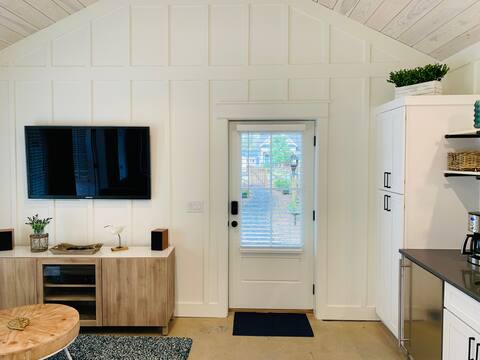Top performing Airbnb: Modern Guesthouse in the Heart of Smyrna in Smyrna