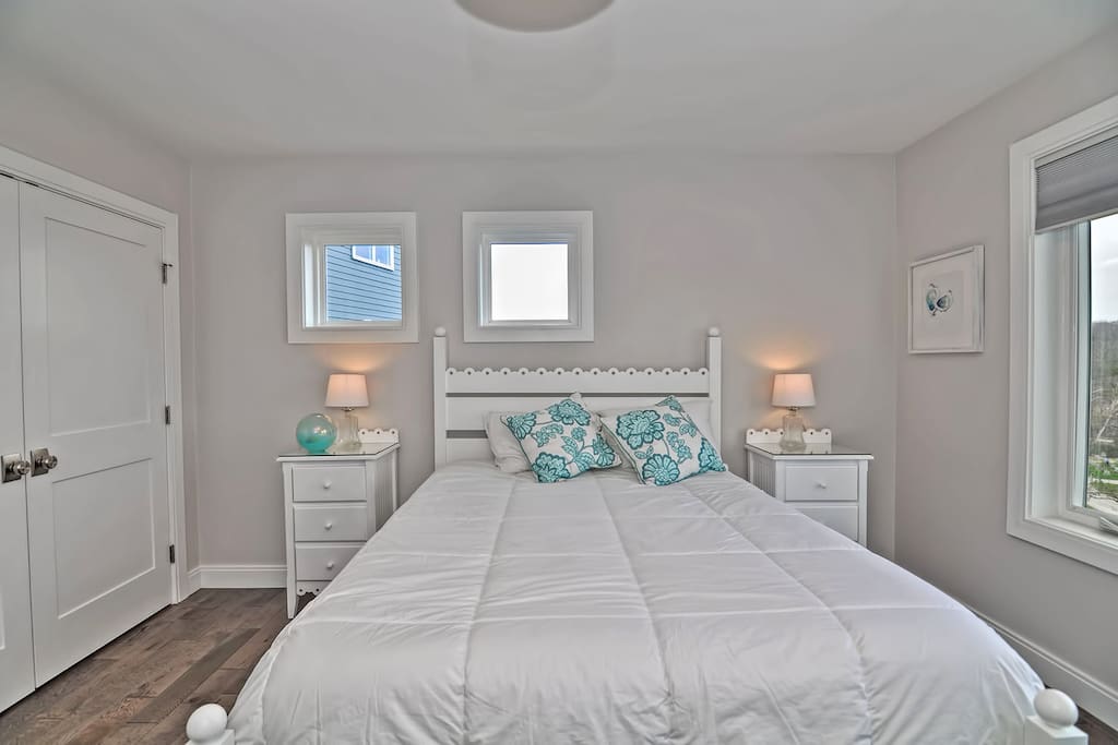 Diamond in the Sky-Bedroom 2: Queen bedroom.