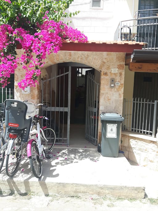 Main entrance, pic 2