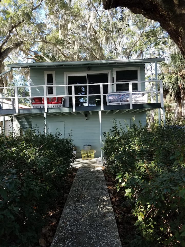Waterfront Cottage on the May River Houses for Rent in Bluffton