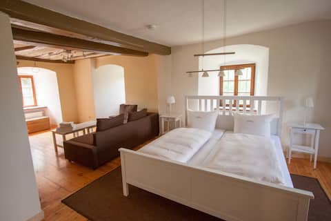 Castle room 2nd ground floor A square in the countryside.