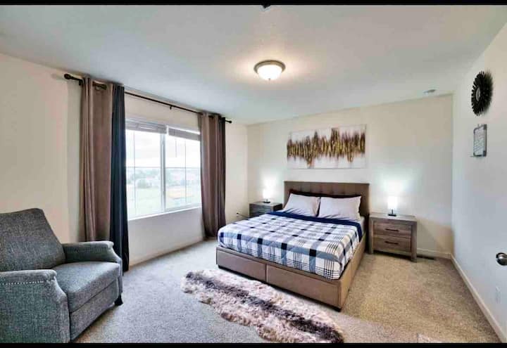 Მთავარი აპარტამენტი 152 × 203 სმ ზომის საწოლით 