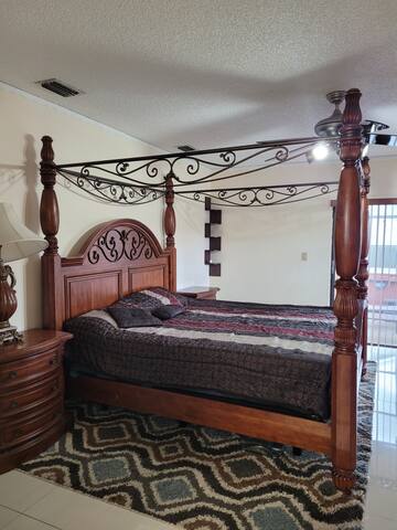 Heated pool, Jacuzzi, Bbq,close to Sawgrass Mall. gallery image 5