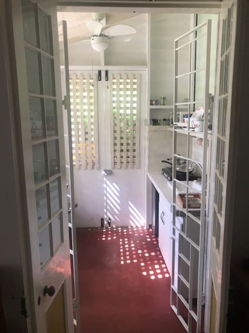 Fully equipped kitchenette
