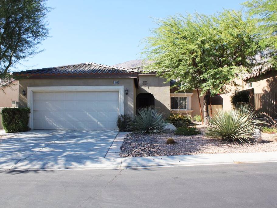 Frontal view of the vacation home.