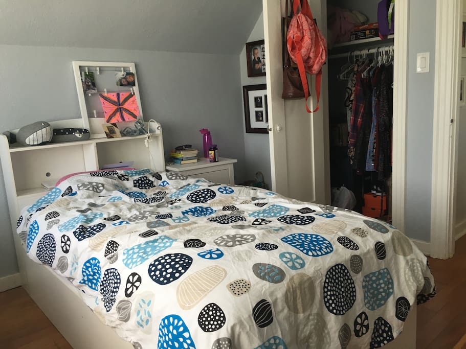upstairs bedroom with single bed