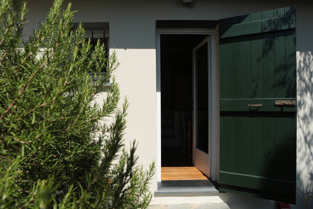 The bedroom's door