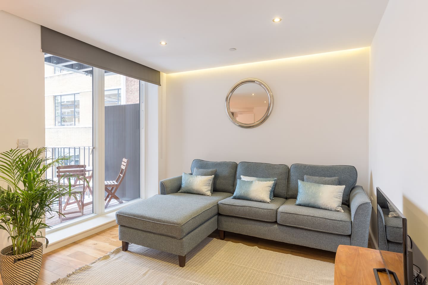 super central 2 bedroom flat with balcony zone 1 apartments for