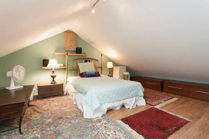 2 krevate shtesë në loft (dopio dhe dopio) - krevati i dytë nuk është i dukshëm në fotografi