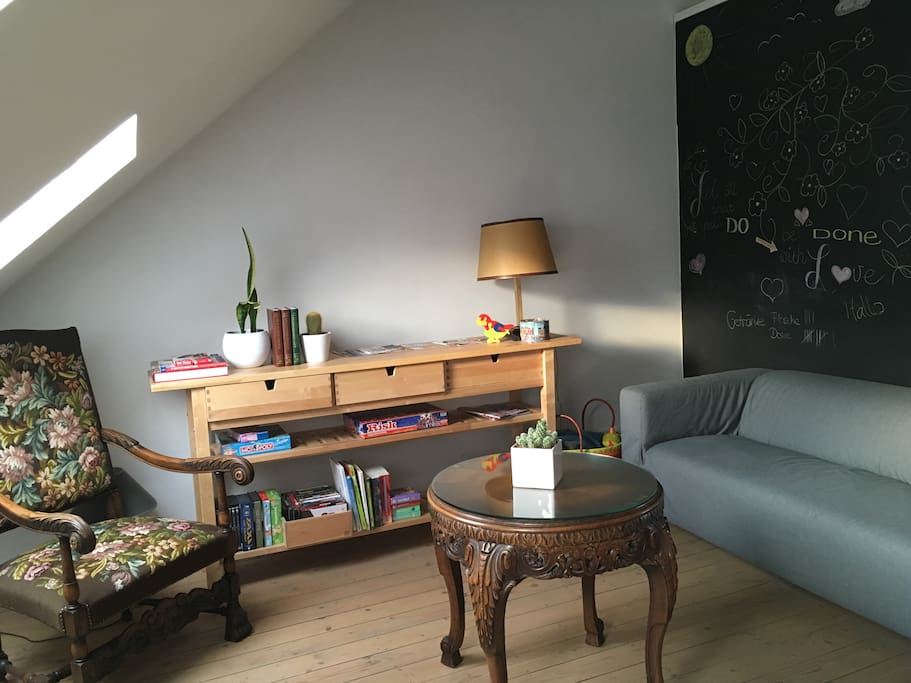 Living area, with a chalk wall, games and toys for the kids