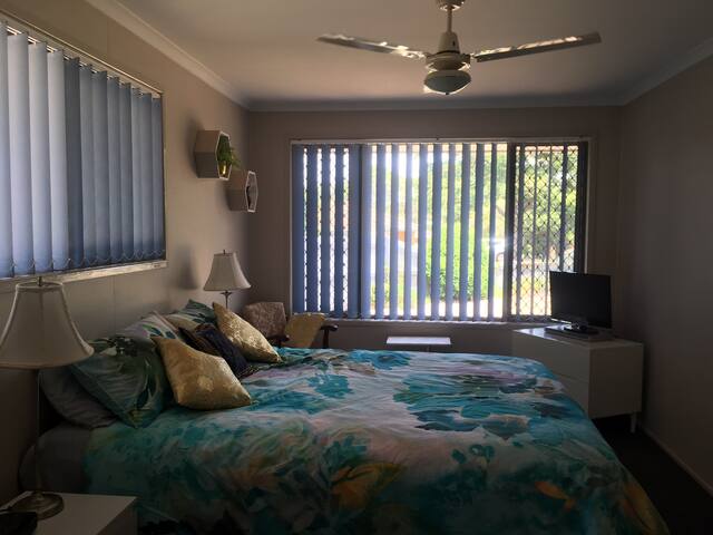 Airbnb Centenary Heights Vacation Rentals Places To