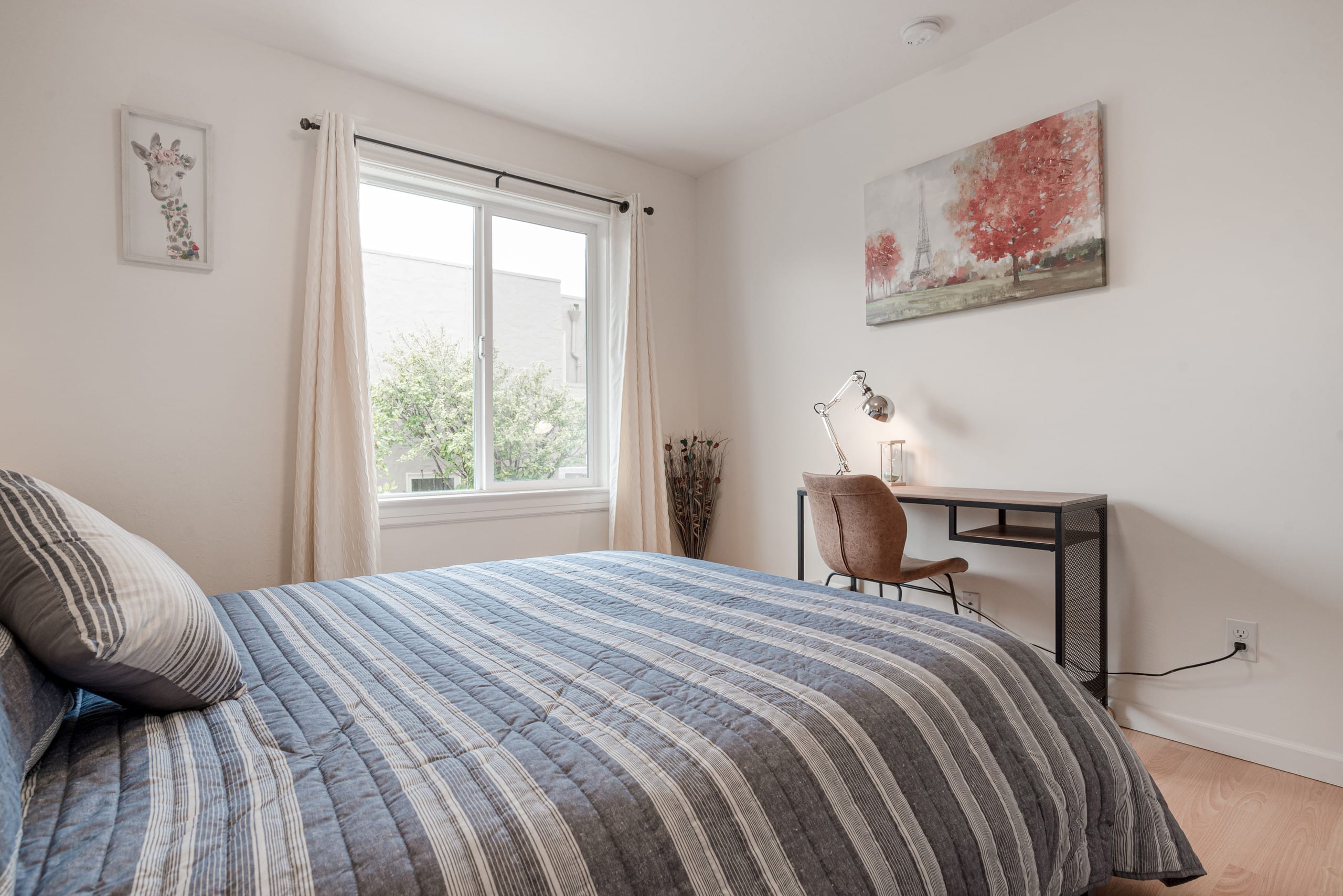 Relaxed 3B/2Ba Home with Private Parking - Image 18