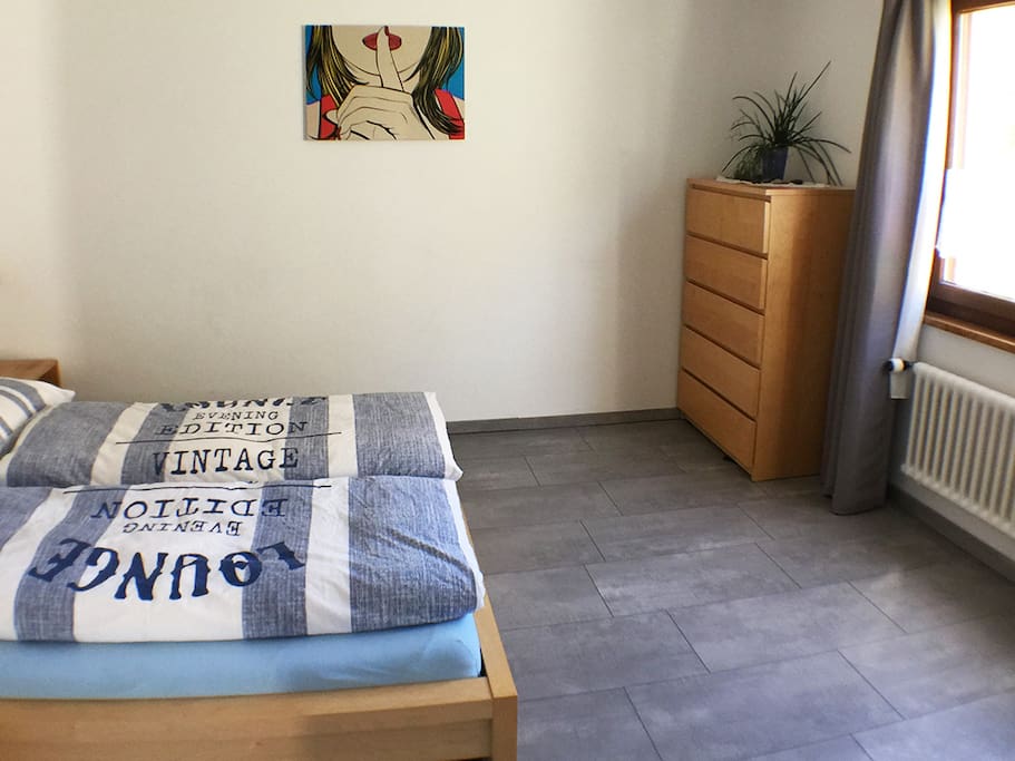 Our light bedroom offers enough space to stow your belongings... if you stay a night or for a lot more!
If you would like to wash your clothes, please contact me. For a small price you can wash your clothes so you're ready for new adventures!