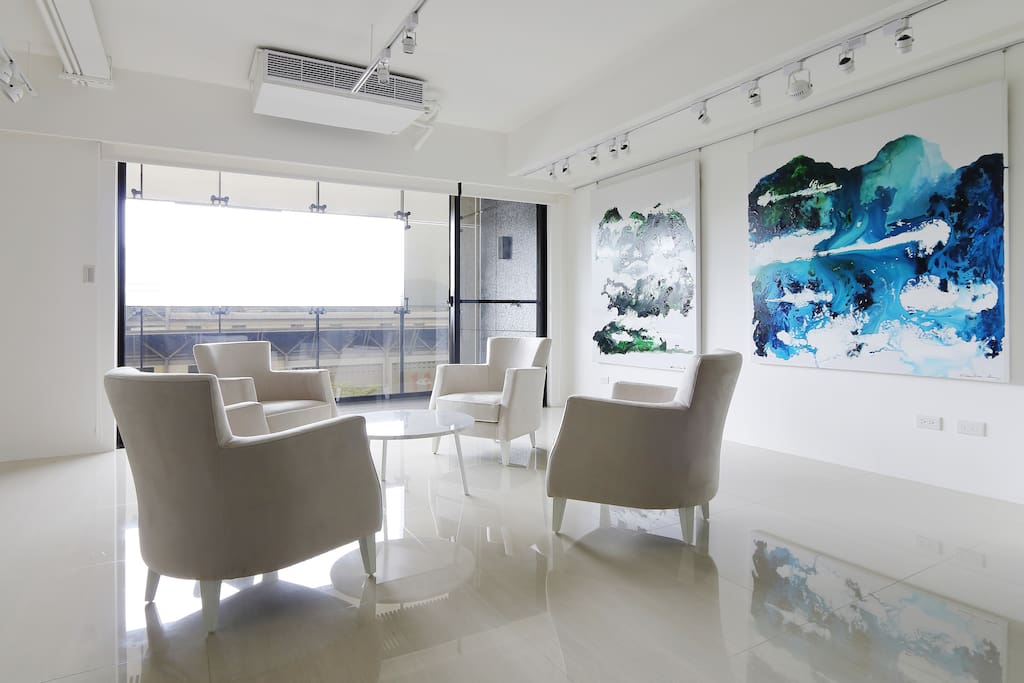 Lower Floor Living Room 樓下客廳一隅