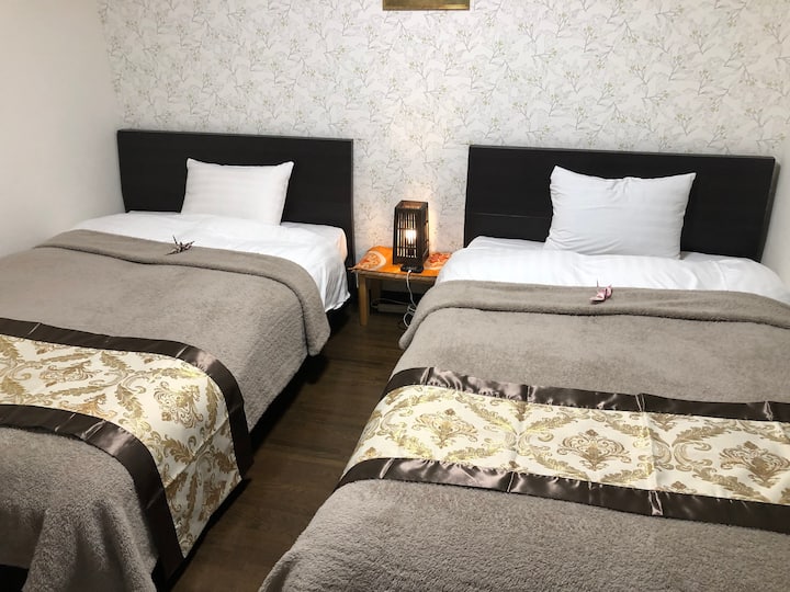 Camera da letto 2, 2 letti semi-doppi (rete 120 cm), camera da letto 2: 2 letti semi-doppio 120 cm di larghezza, camera in stile occidentale con 2 letti semi-doppi