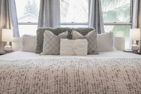 “Maine” Downtown Napa King Suite in Great Location