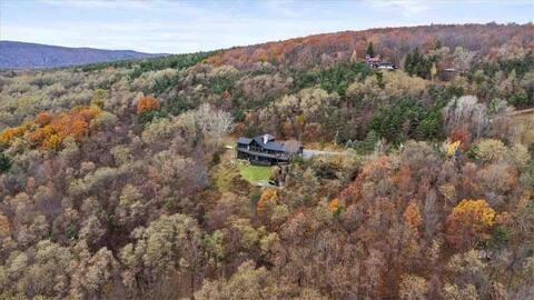 Bristol Lights Lodge - Mountain Views on 12 Acres