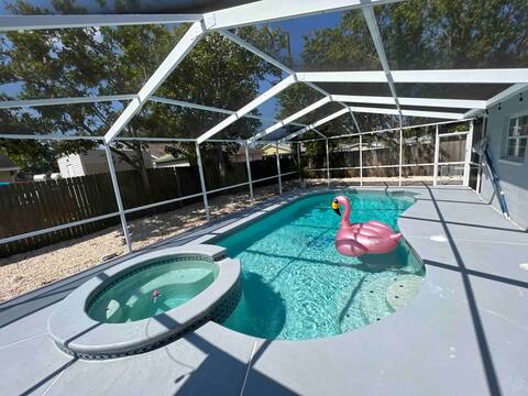 Serenity by the Sea: Heated Pool & Spa