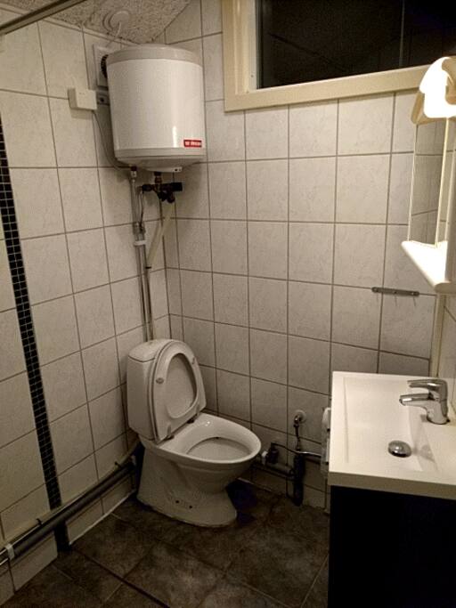 Toilet med bruser