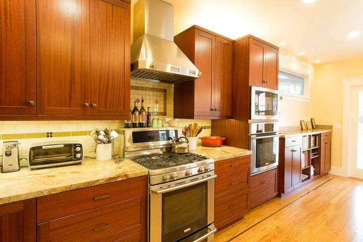 Rockridge Beauty near Rapid Transit gallery image 5