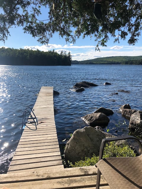 Lakeside tranquility w/kayaks and perfect sunsets