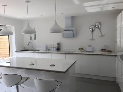 One Silchester 
10 Minutes From Gatwick Airport