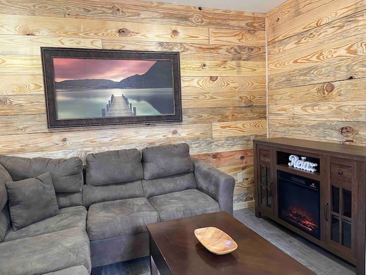 Bream Shack-2 Bedroom Cabin With Spacious Parking - Grenada, MS