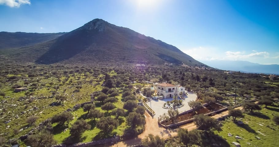 Lux Villa★Heated pool★Outdoor Jacuzzi★BBQ &Seaview gallery image 2