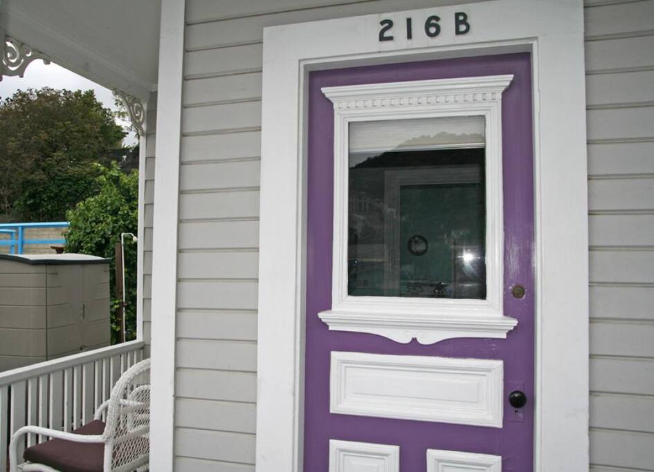 2-216 Whittley B_front door_0013