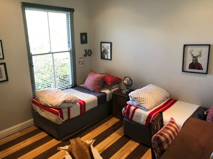 Habitación 5 con dos camas individuales