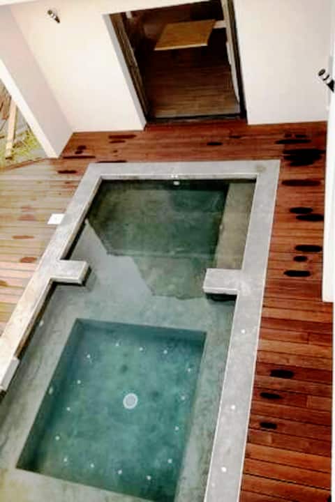 Pool villa with JETS / paddling pool - beach.