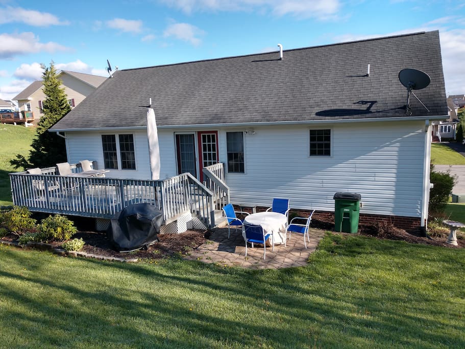 Deck, gas fire pit, barbecue grill