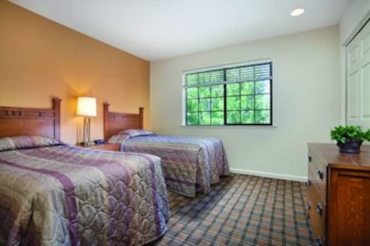 第二间卧室有2张双人床