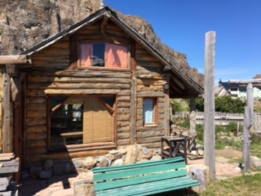 Banco con grandes vistas para disfrutar del jardin de uso exclusivo