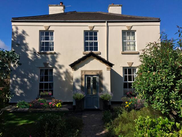 Private room in period home