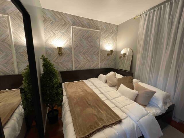 NYC Spacious 3BR • LGA/ JFK • 15 Mins To City gallery image 5