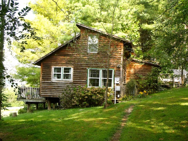 Broadwing Farm ~ Pine Cabin/Mineral Water Hot Tub - Cabins ...