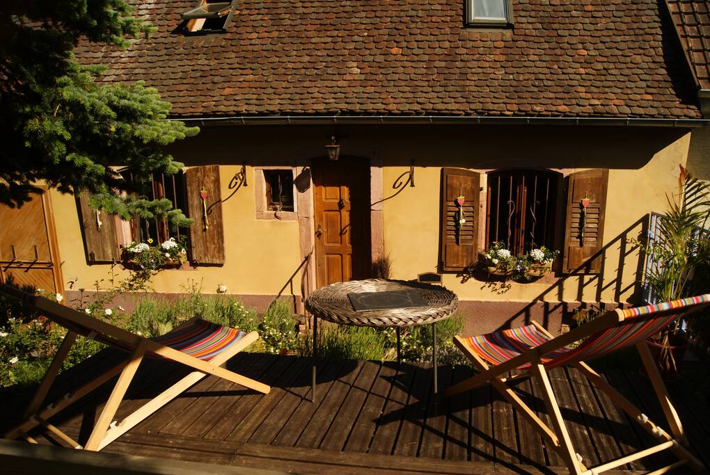 Vue du gîte depuis la terrasse.
