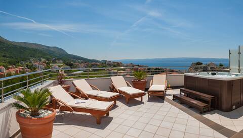VILLA ARYA - heated pool, roof hot tub, sea view.