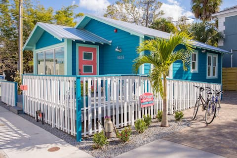 Top Airbnb: The Cottage Next Door Best Downtown location in Sarasota