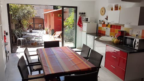 THE RED HOUSE, close to the sea