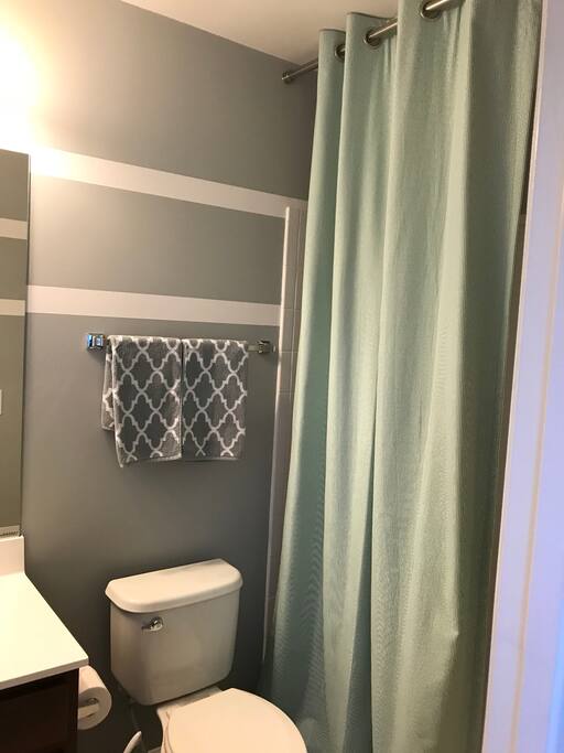 Private Ensuite Full Bathroom