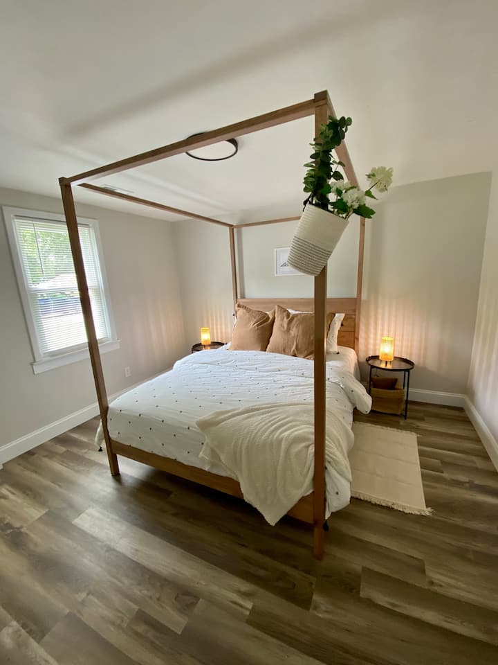 The Norfolk at Sheppard's Landing  -spa shower/tub