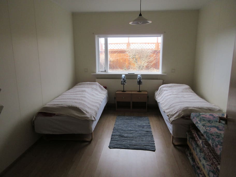 Room 2, two twin beds